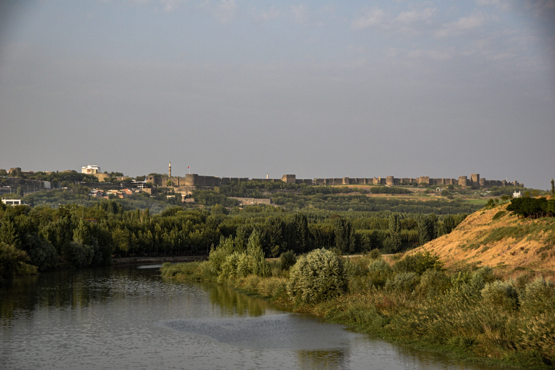 panoramic view of the Tigris river and the city walls of Diyarbakir in the backgorund